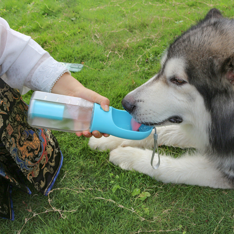 Fantástica botella de agua para mascotas 3 en 1 super eficiente